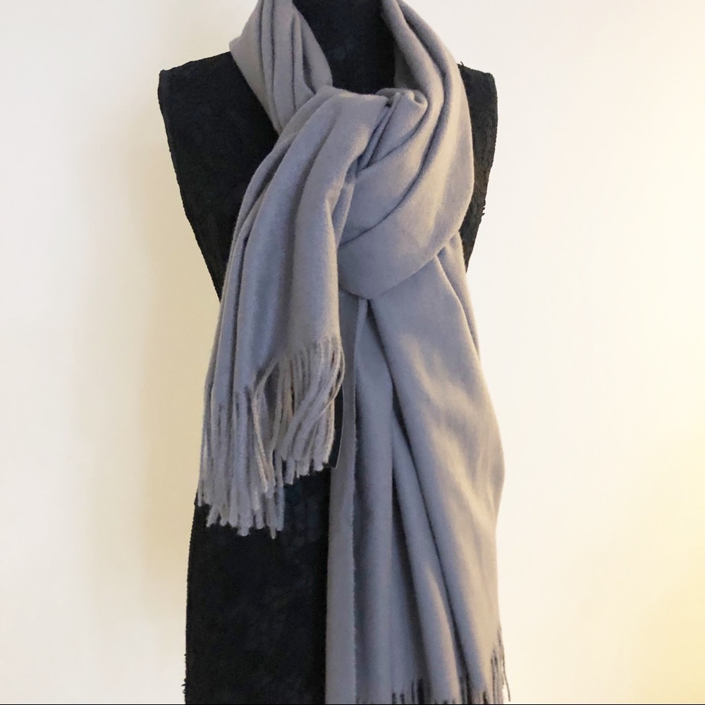 STEVE MADDEN cozy gray BLANKET WRAP soft Scarf NWT Fringe edges GIFT - Picture 2 of 7